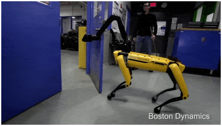 A Boston Dynamics spotmini robotjai a Mikulást vezetik