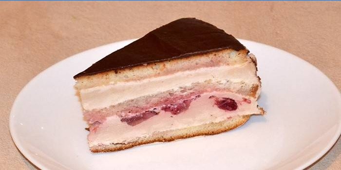Szivacs torta Souffle torta bogyókkal