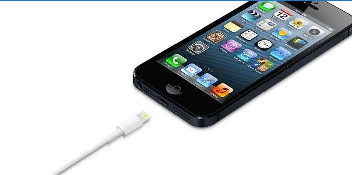 IPhone és USB kábel