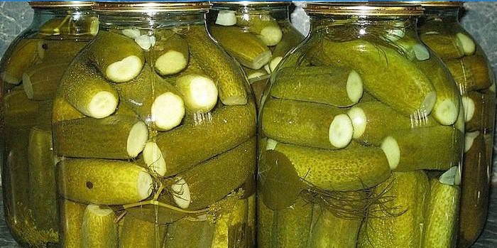 Uborka citromsavval üvegekbe