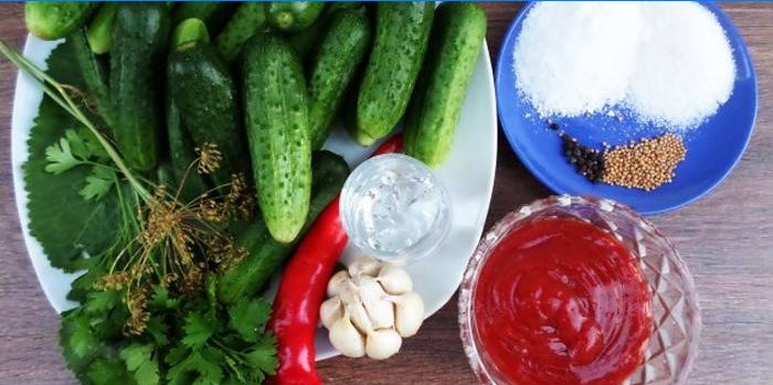 Pácolt uborka chili ketchupmal és mustárral