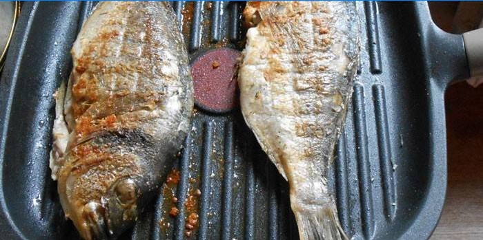 Grillezett hal serpenyőben