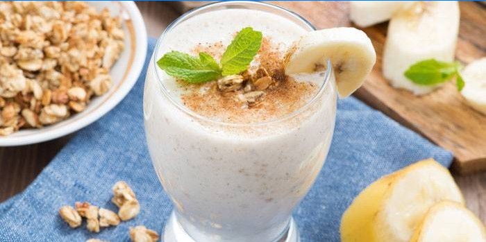 Kefir banánnal és fahéjjal