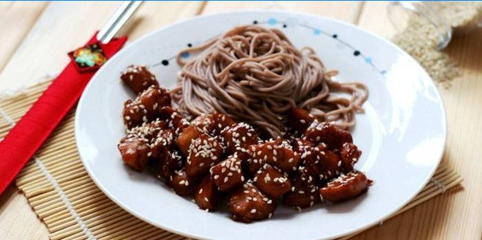 Hajdina tészta csirkével teriyaki szószban