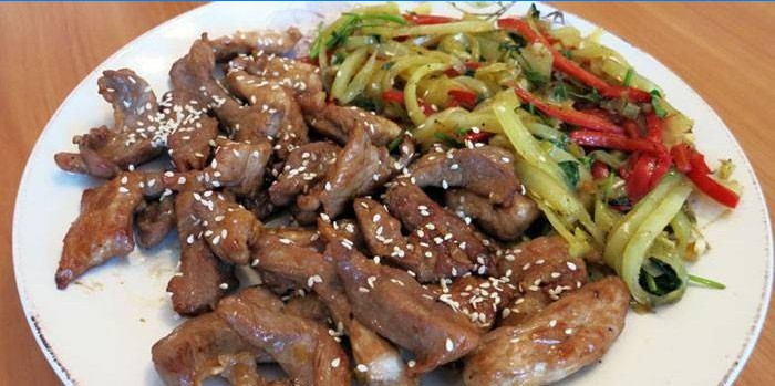 Sült marhahús teriyaki szószban zöldségekkel