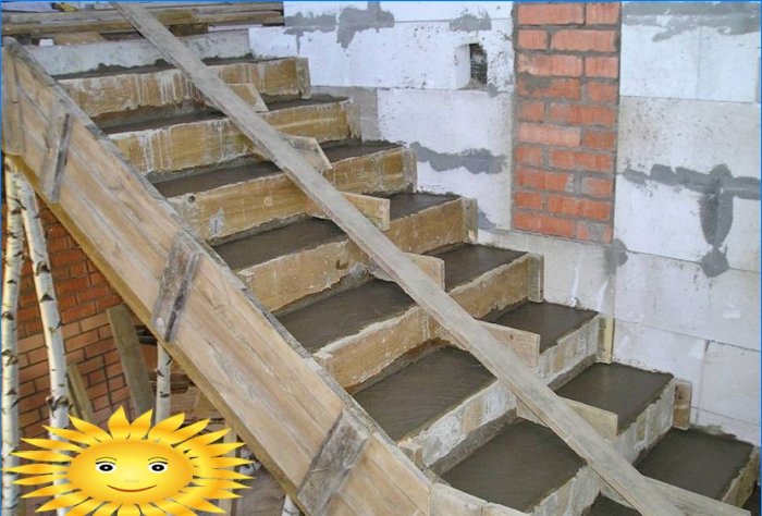 Betonlépcsők kiszámítása, telepítése, öntése és befejezése saját kezűleg