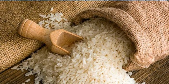 Hosszú szemű rizs egy zsákban