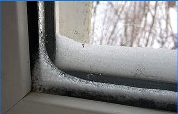 Hogyan kerülhető el a műanyag ablakok fagyása?