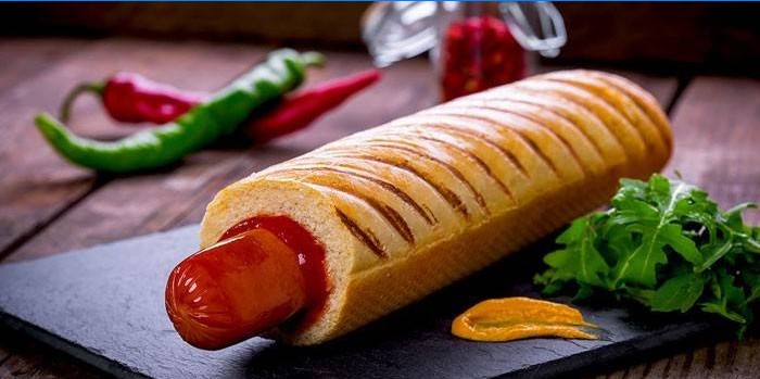 Francia hot dog sajttal