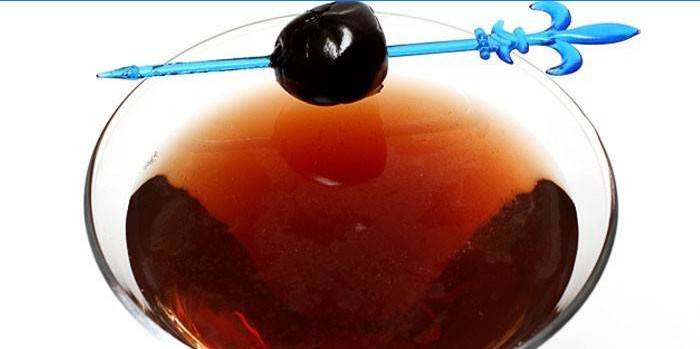 Fekete cseresznye rum koktél