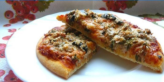 Mini pizza egy tányérra