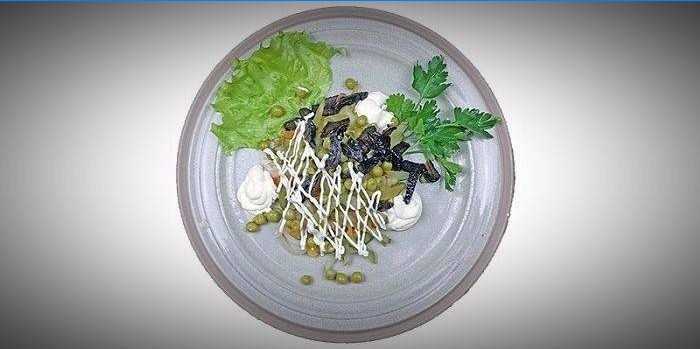 Prágai saláta gombával és zöldborsóval