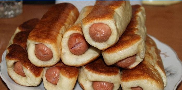 Sült kolbász leveles tészta
