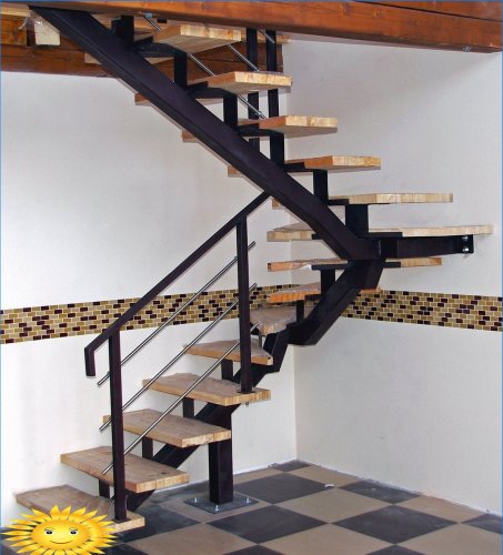 Fém lépcsők egy házhoz