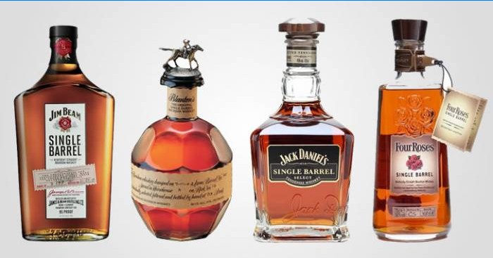 Különböző márkák Bourbon