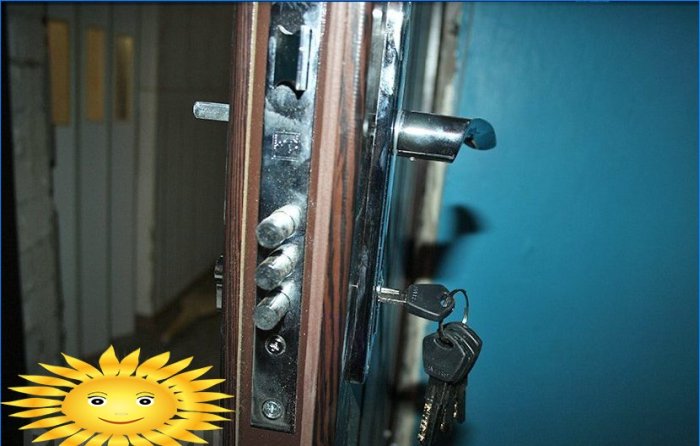 Bejárati fém ajtó felszerelése. Fotóutasítás