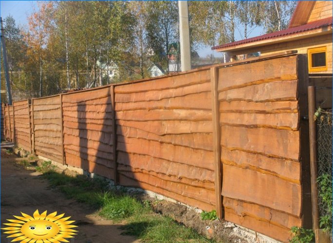 Hogyan készítsünk olcsó szélezett kerítést?