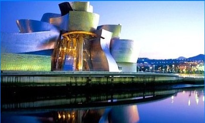 Guggenheim Múzeum, Bilbao központjában, 1997
