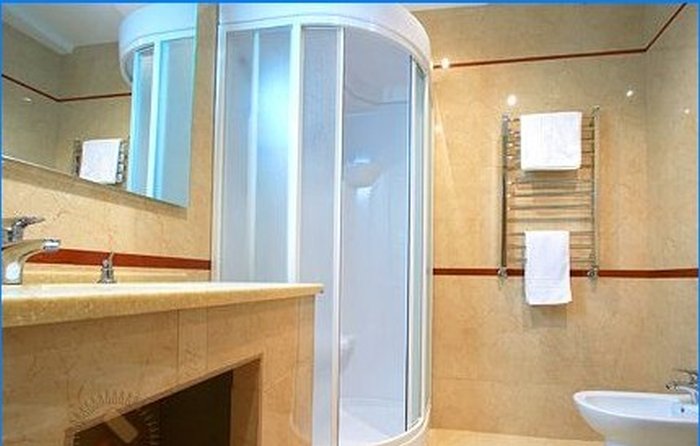Gazdaságos alternatívája a fürdőszobának. Hogyan válasszuk ki a zuhanykabinot?