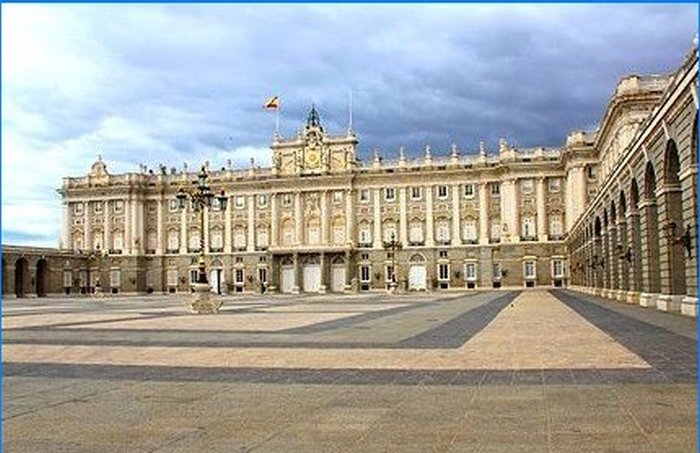 Mennyire élnek a modern királyok, vagy mennyire vannak besorolva a legfinomabb királyi rezidenciák Európában?
