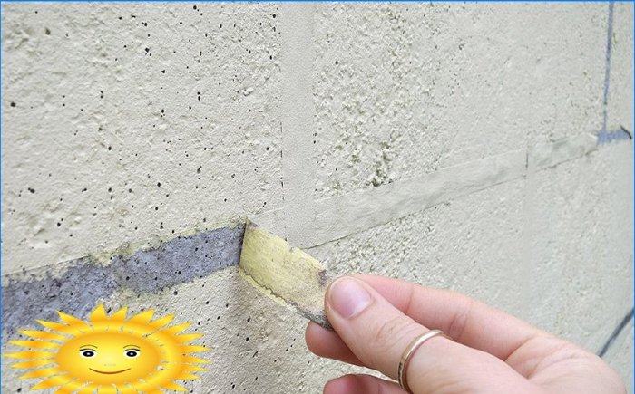 Mesterkurzus arról, hogyan kell gyönyörűen festeni a betonkerítést