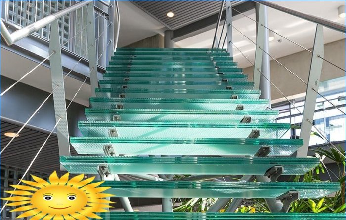 Üveg a lépcsők gyártásában: lehetőségek