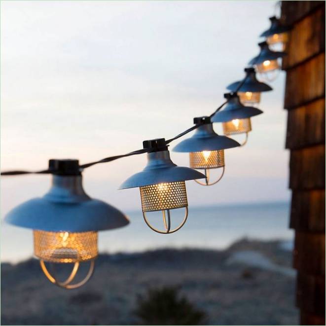 Modern kültéri bútorok: Stargazer Garden Trellis String Lights