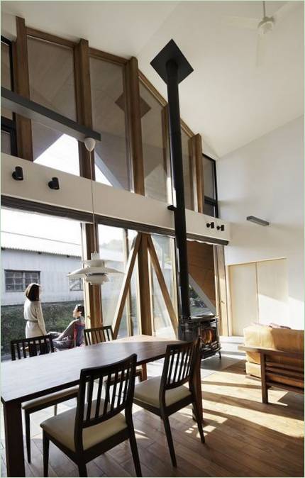 Széles ablakok Origami House-ban