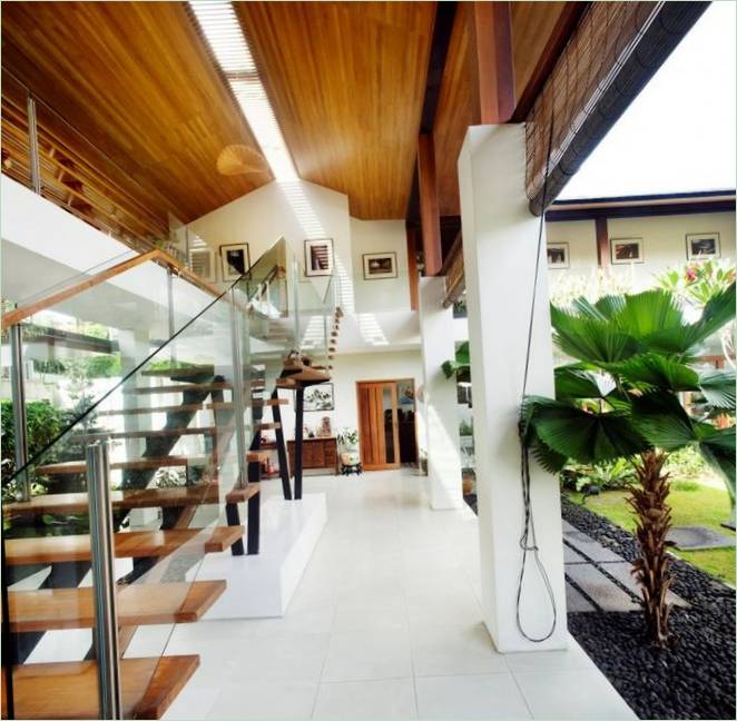 A Rattan House első emeletére vezető lépcsőház
