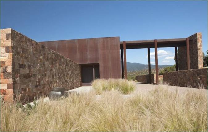 Casa Valle Escondido hátsó udvarának parkosítása