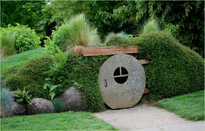 A hobbit háza a telken