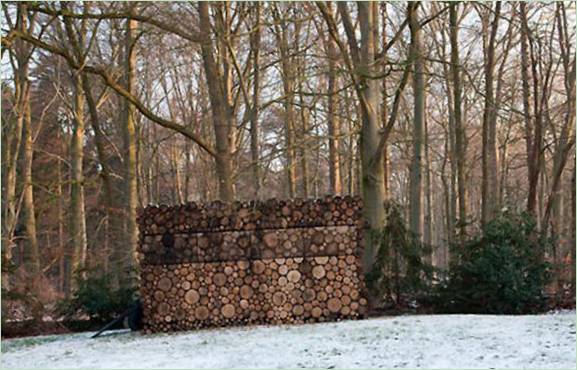 Egy szokatlan ház homlokzata Woodpile Studio