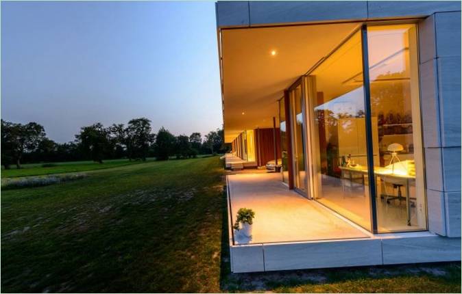 Villa Šterk, egy eldugott villa kortárs belsőépítészettel az Inbo tervei alapján Hollandiában