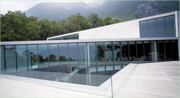 Mesterséges tó kialakítása: Monterrey Villa