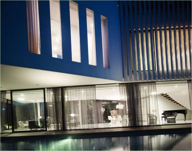 Cove Grove Sentosa Mansion by Aamer Architects