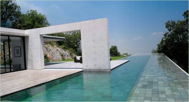 Mesterséges tavak tervezése: medence a Villa Monterreyben