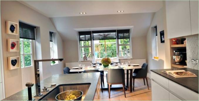 Hampstead House konyha étkezővel Londonban