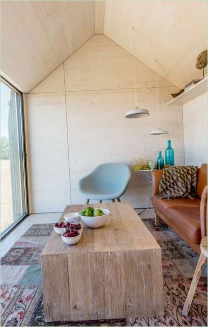 Fa dohányzóasztal a nappaliban Portable House ÁPH80, Spanyolország