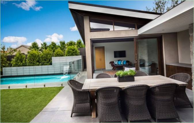Mansion Malvern East nyári terasza a Canny építésziroda tervei alapján