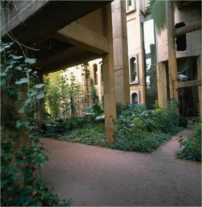 Ricardo Bofill által tervezett udvar