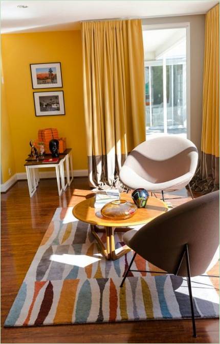 Egy Beverly Hills-i modern otthon nappalija
