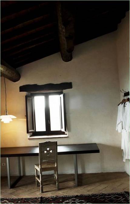 Ablakasztal az olaszországi Casa Bramasole villában
