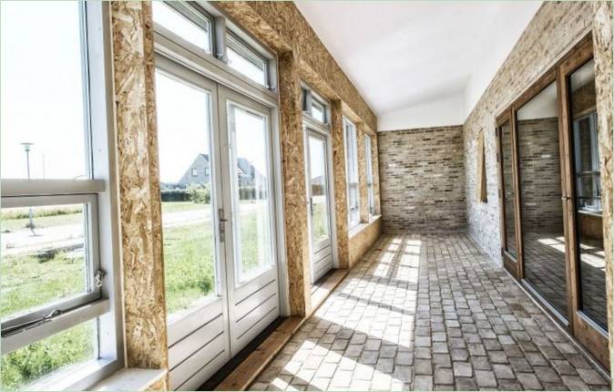 Újrahasznosított anyagokból készült ökológiai ház Upcycle House Dániában