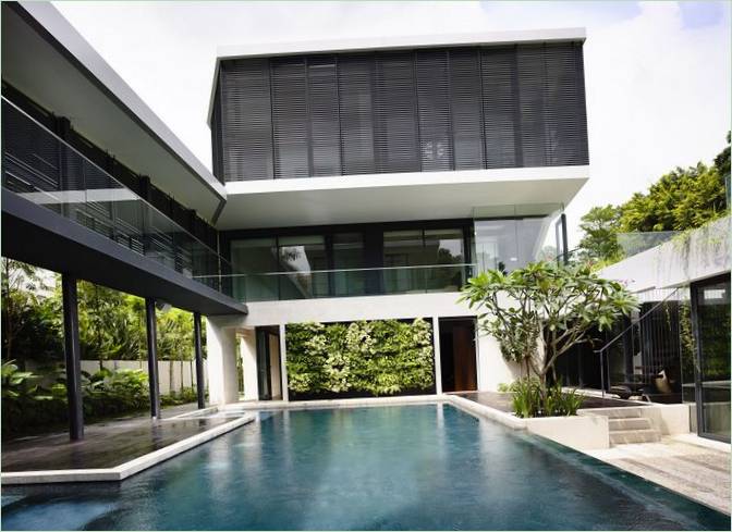 A medence az Andrew Road Bungalow udvarán