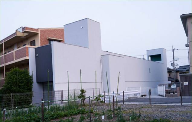 A Promenade House homlokzata Japánban