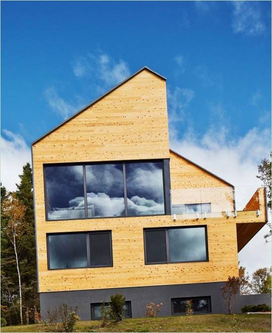 Egy faház homlokzata Quebecben