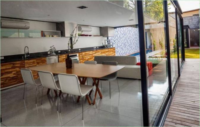 Casa 7 × 37 São Paulóban. Étkező