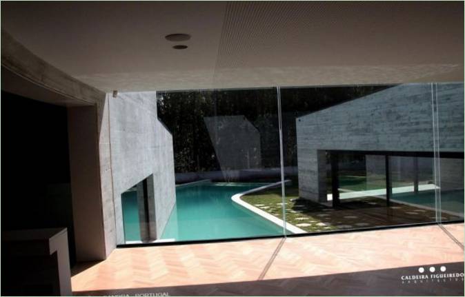 Panorámaablakok a portugáliai Casa Sol ház tervezésénél