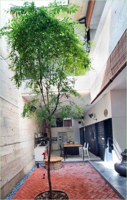 Neil Road Residence udvar