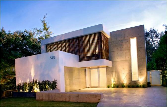 Modern kastély belső tere medencével, Steven Kent Architect, Santa Monica, Kalifornia